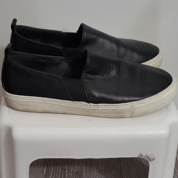 Shoe - Picture 2 of 2